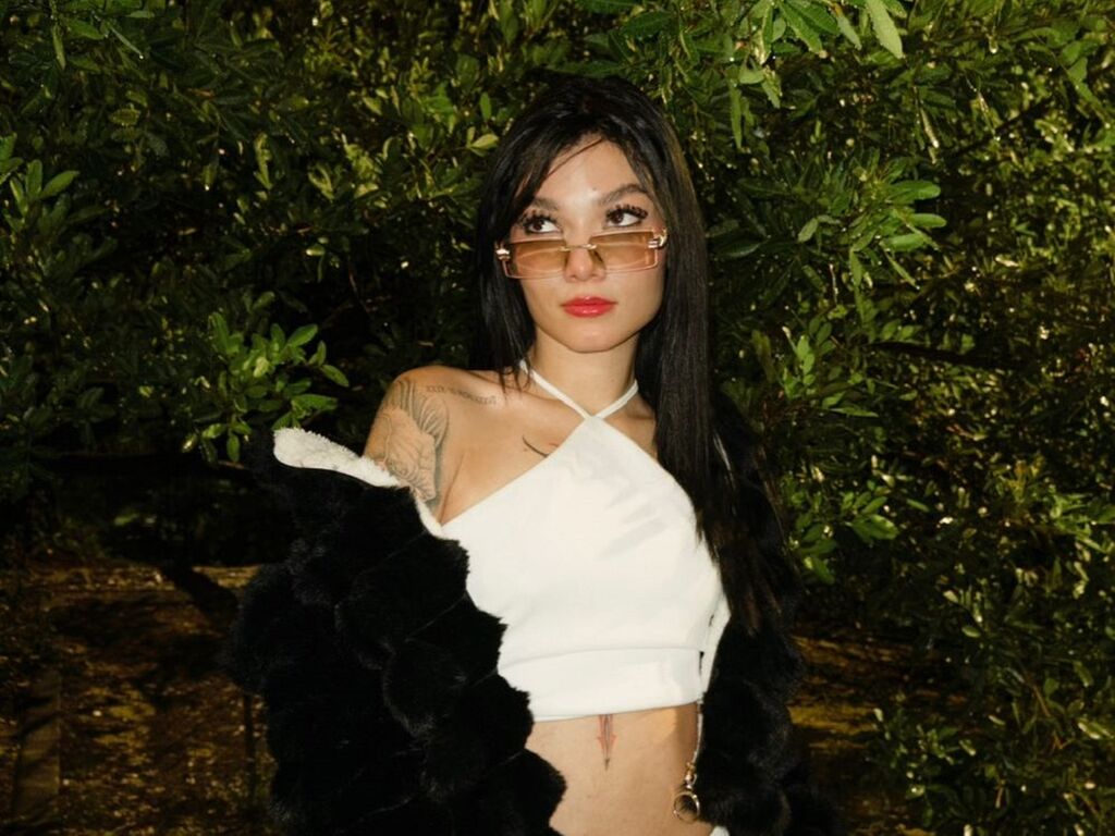 Image of cam model EmmaBridgerton from Web Night Cam