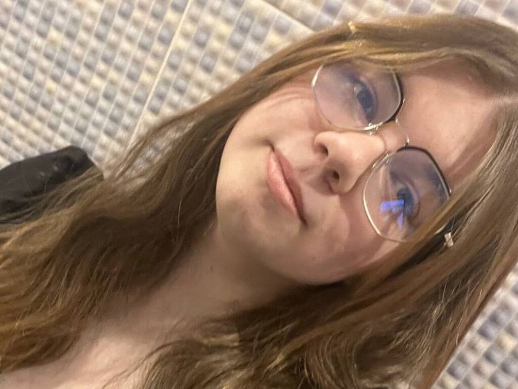 Image of cam model AminaBlooms from Web Night Cam