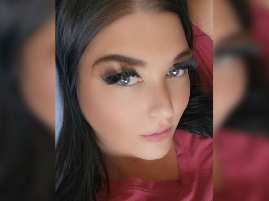 Image of cam model HollyComming from Web Night Cam