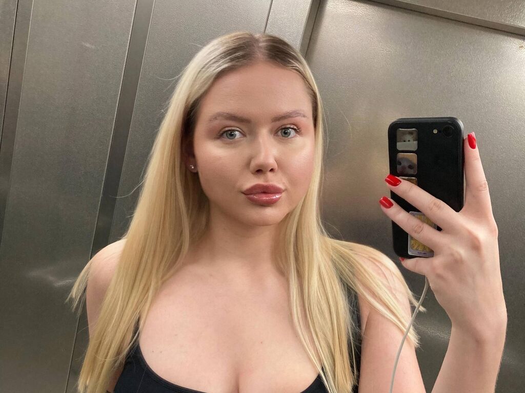 Image of cam model JuliaRupert from Web Night Cam