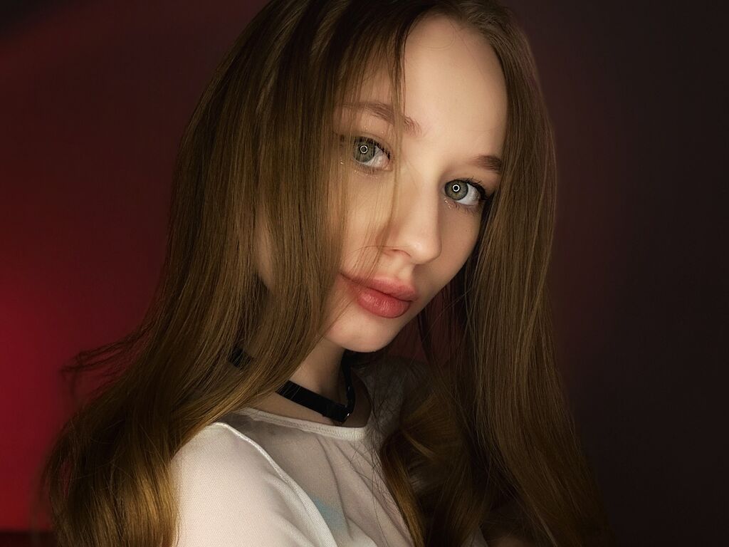 Image of cam model LissaFoxi from Web Night Cam (LiveJasmin)