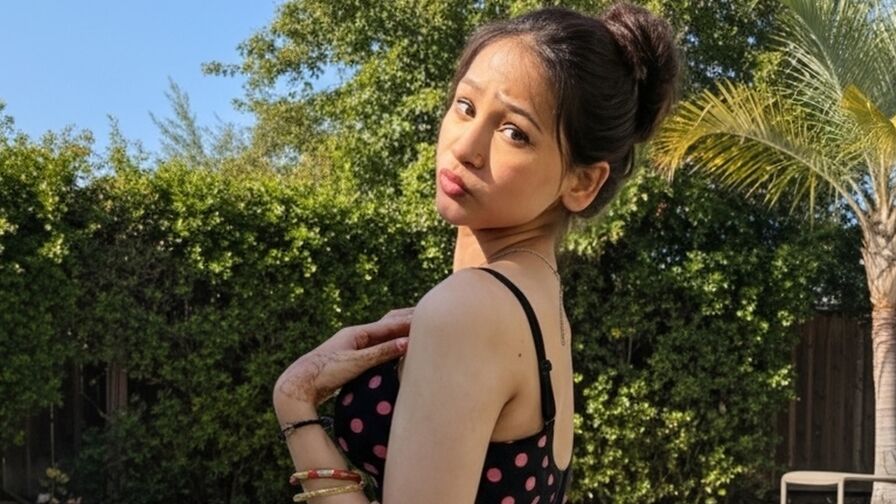 Watch AmairaSingh live on Amateur Porn