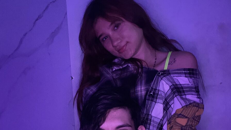 Watch AnnyaAndRick live on Free Webcamz