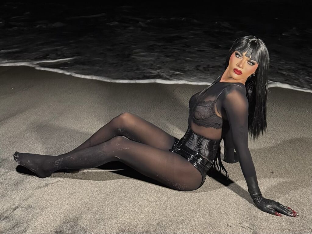 RavenRise Nude