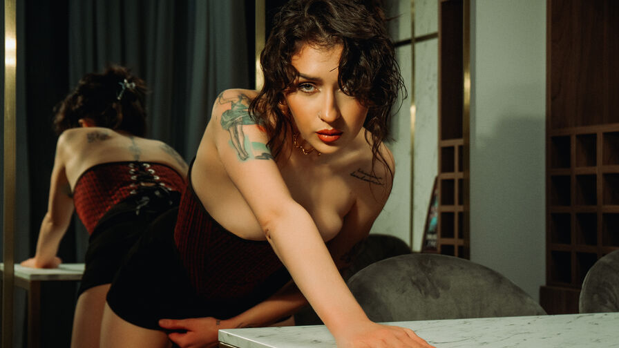 Watch RubyMille live on Cam Plug