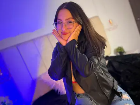 Chat with ValeriaMontclair