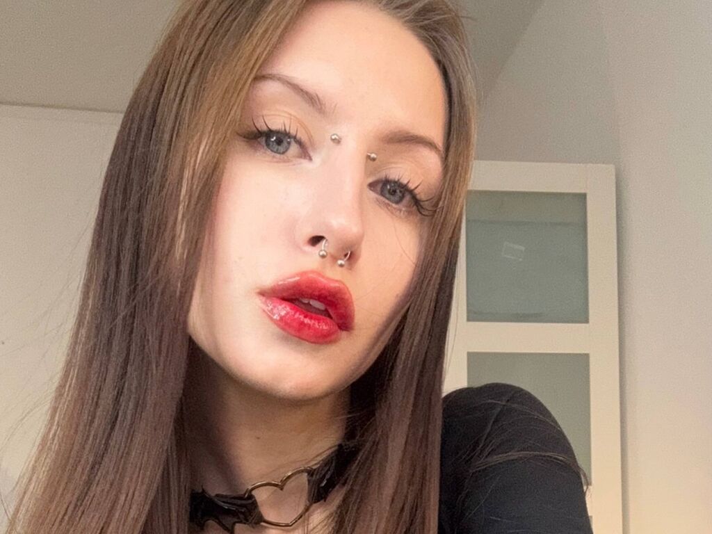 AliceWallflower – webcam model profile photo