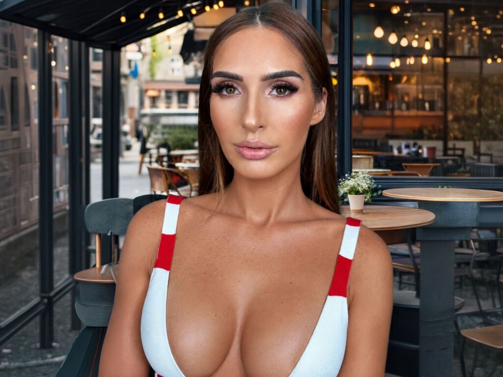 EllieSin LiveJasmin model room profile