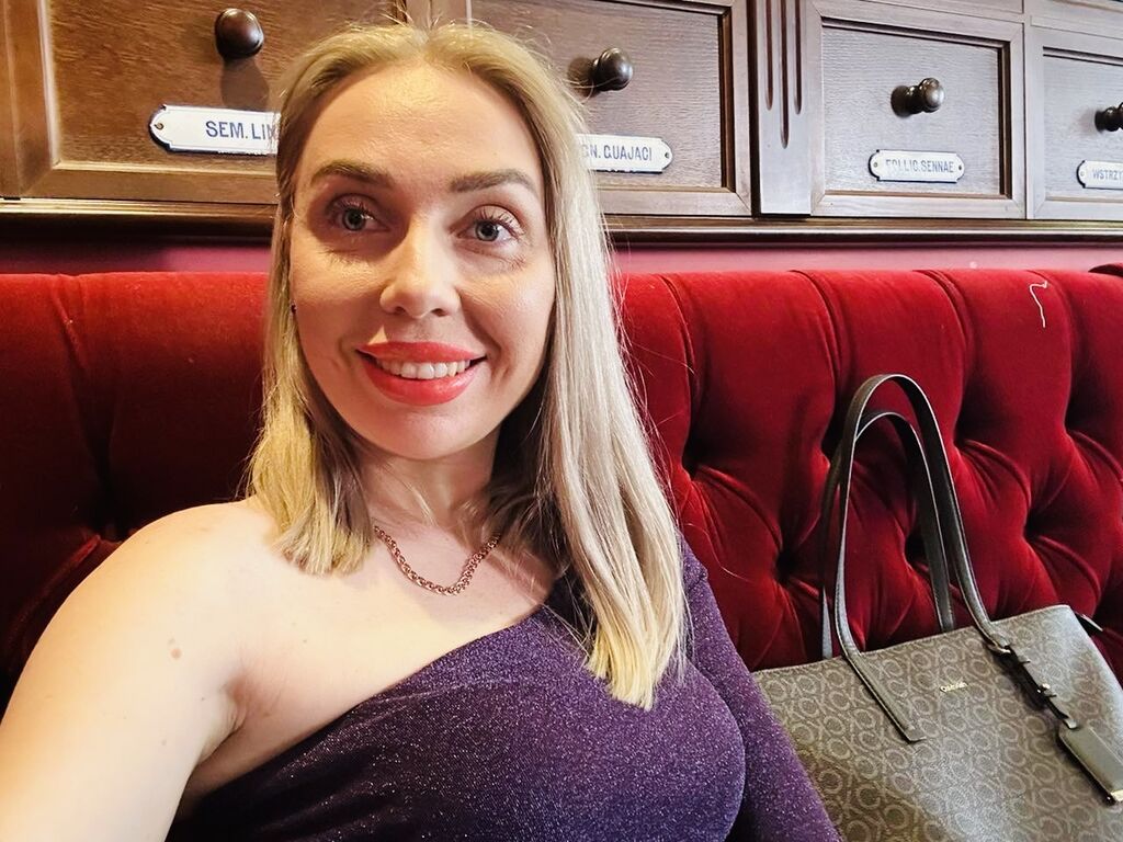 KristiKoners online cam girl profile photo
