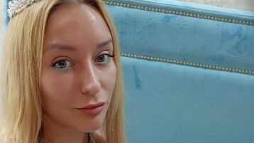 KiraSwanl webcam show