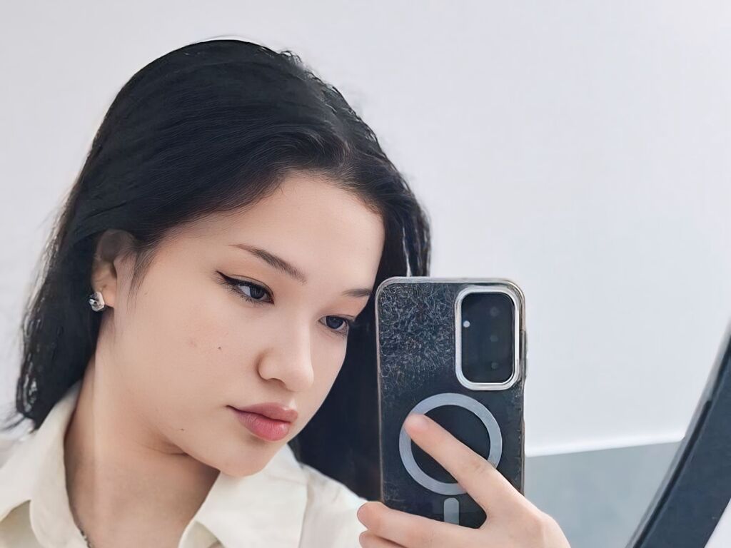 LeanoraBaumgard Nude