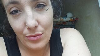 le modèle FionaAnoif est en webcam porno dans un show sur le site livejasmin, il possède les tags suivants: snapshot