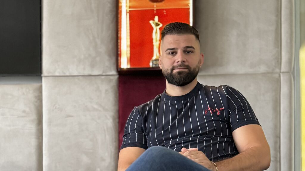 KysonOnyx live cam model at LiveJasmin