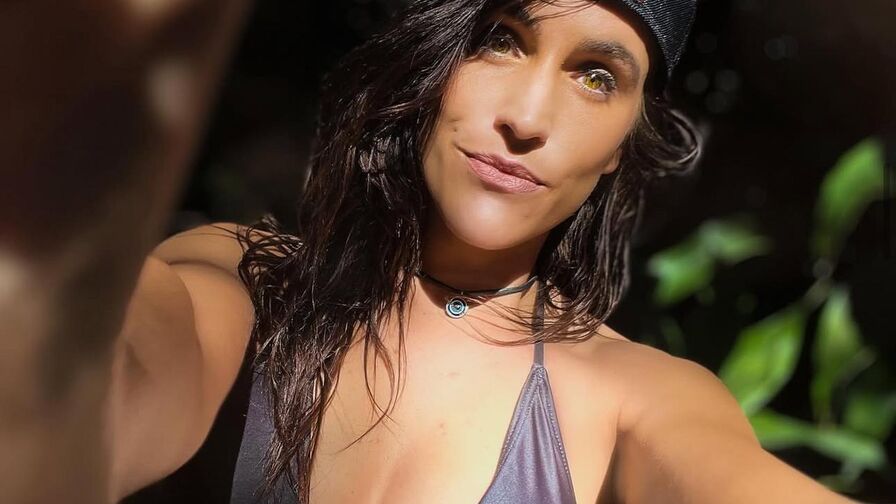Watch CarmenLeRoux live on Amateur Blogger🎉