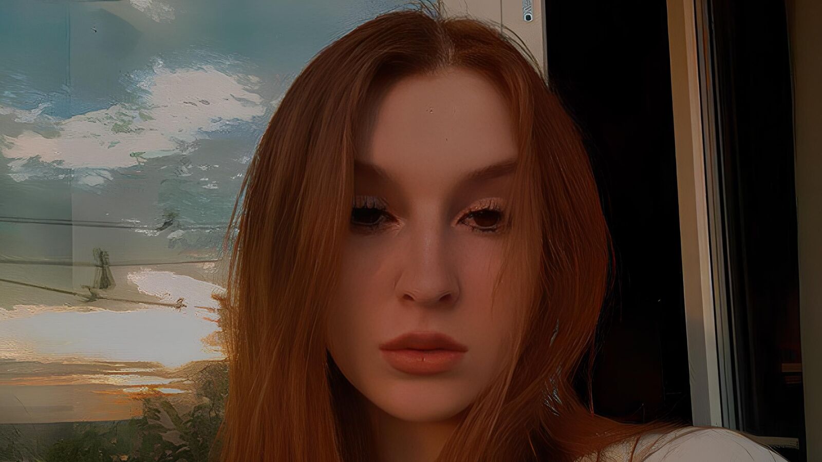 LessieNunz erotic portrait
