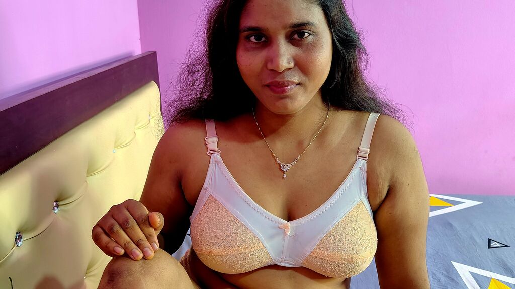 ElinaWolf online on GirlsOfJasmin