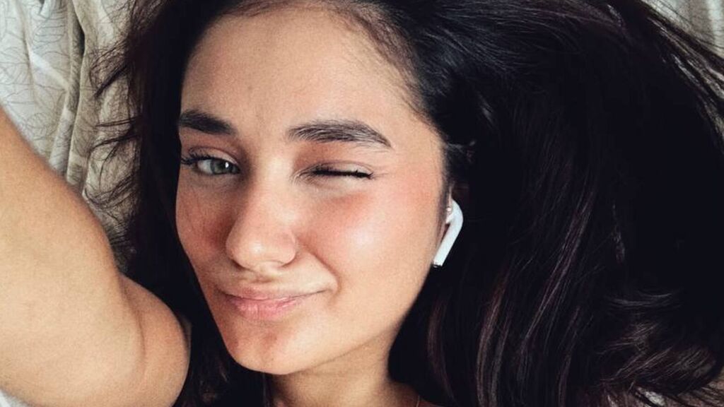 KatieAcomb online on GirlsOfJasmin