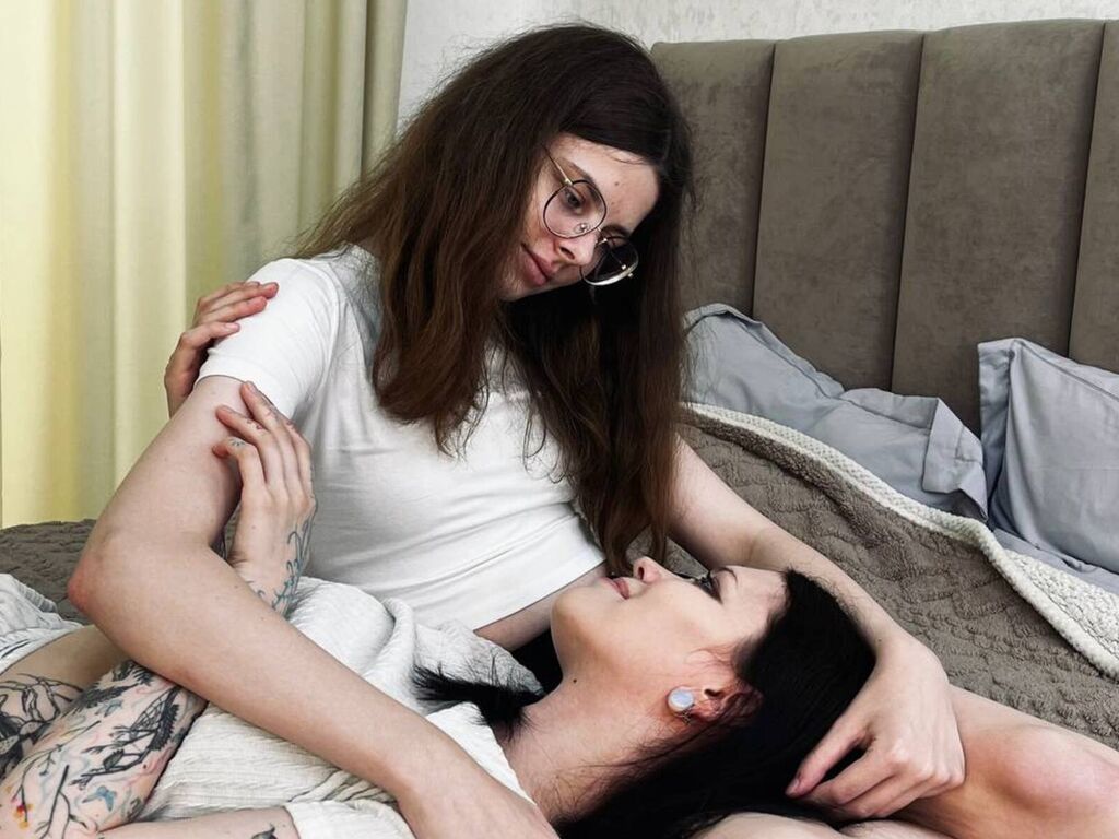 LynnAndGina Nackt
