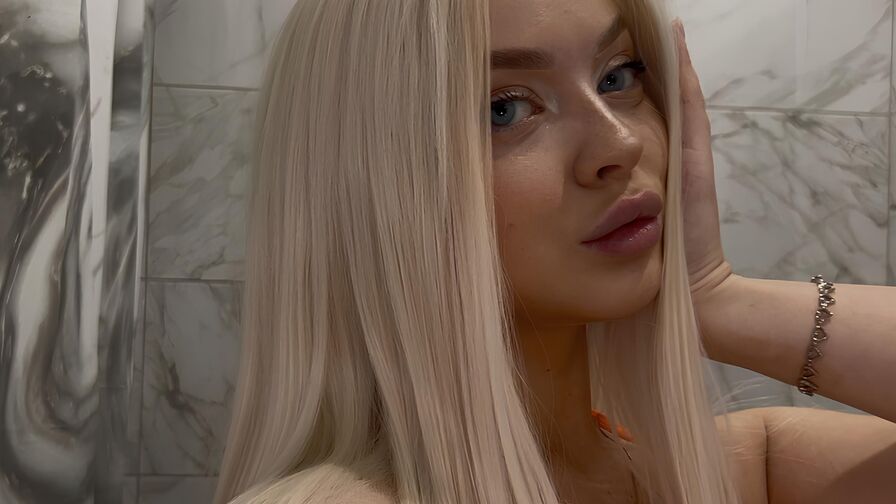 Watch ElsaBarbie live on Ultra Erotica