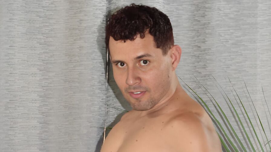 Watch IanDowson live on Useporn