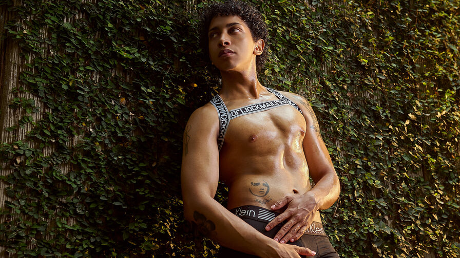 Watch EnriqueBrook live on Ultra Erotica