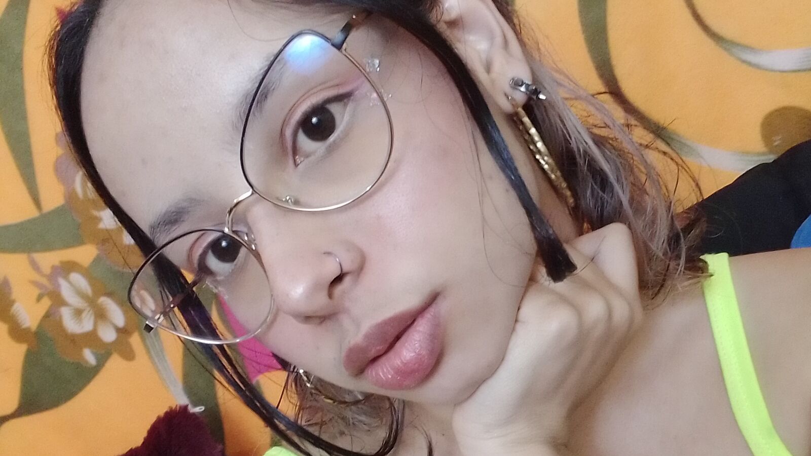 KiaraLeono erotic portrait