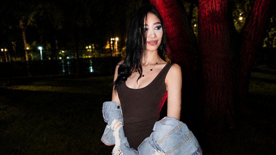Enter to see naked LunasBliss