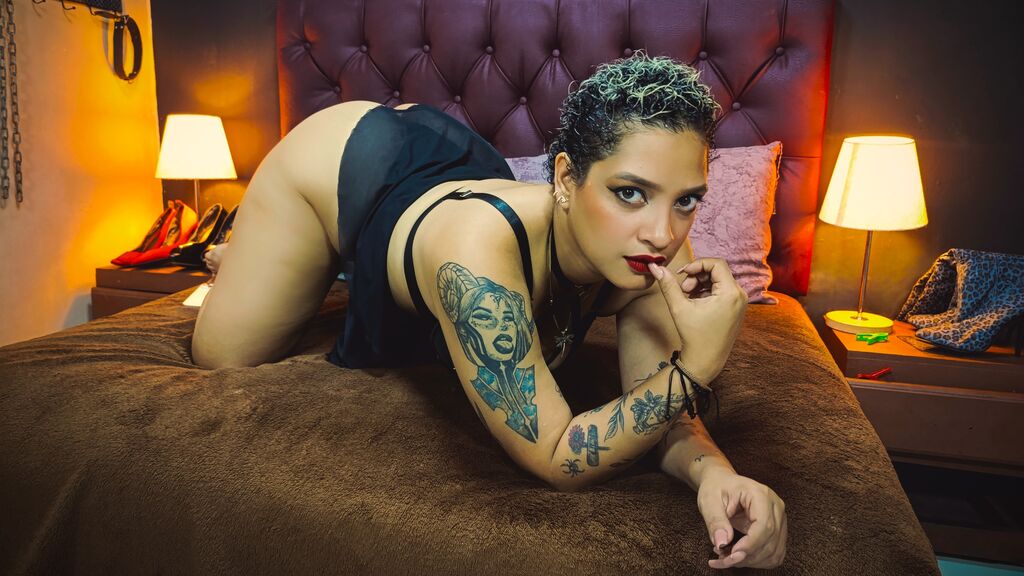 DanielaPatherson live cam model at LiveJasmin