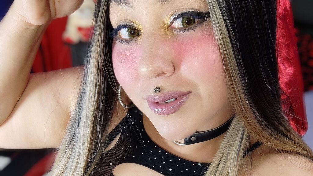 SaorsiRonald live cam model at LiveJasmin