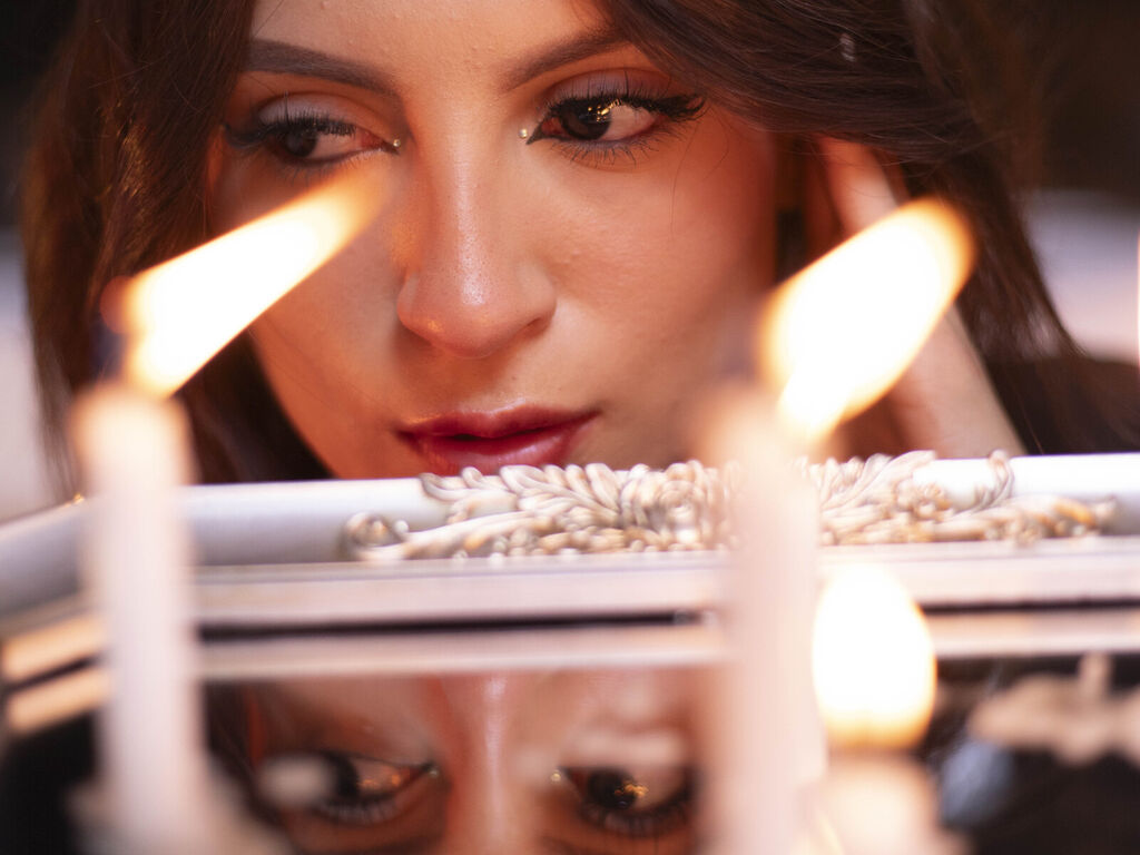 AlysaQueens from Web Night Cam