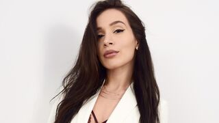 Free Nude KissAnya