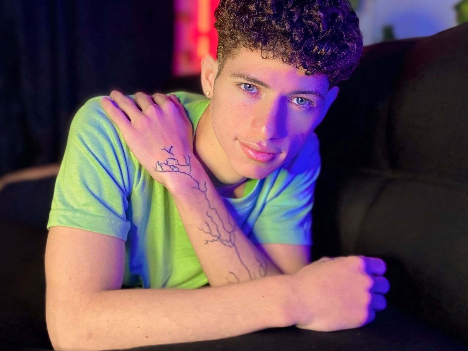 Live cam for MattiaFontaine