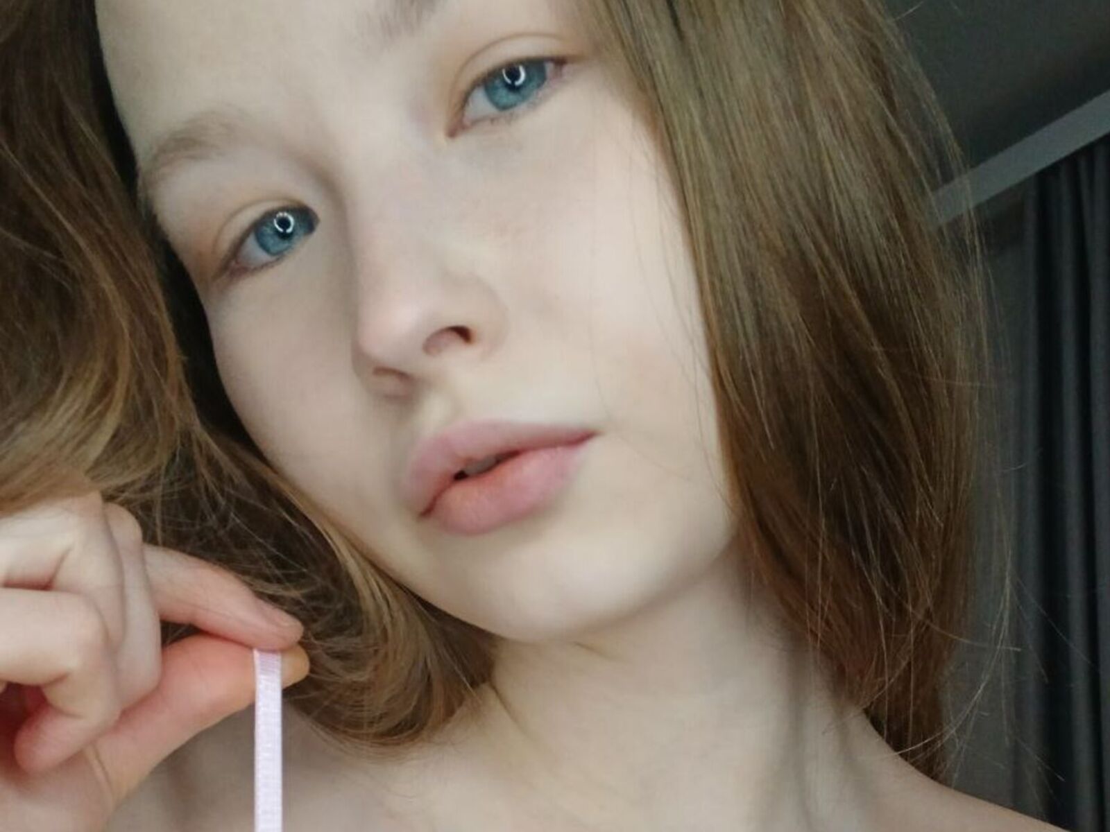 Live cam for LeslyShay