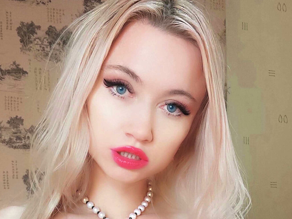 AlinaHopkins Profile Image