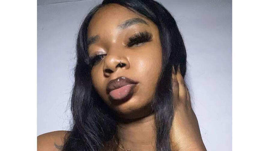 Watch BellaPeter live on Cam Plug