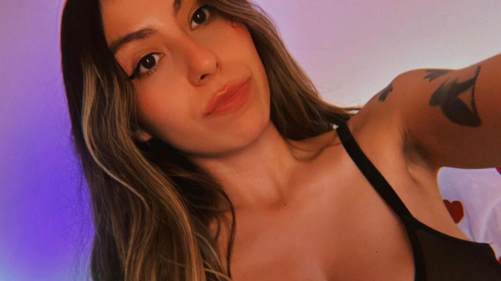 Sex chat gratuit in direct cu MartinaCharm pe LiveJasmin