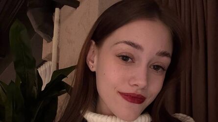 MaeBroadway's live cam