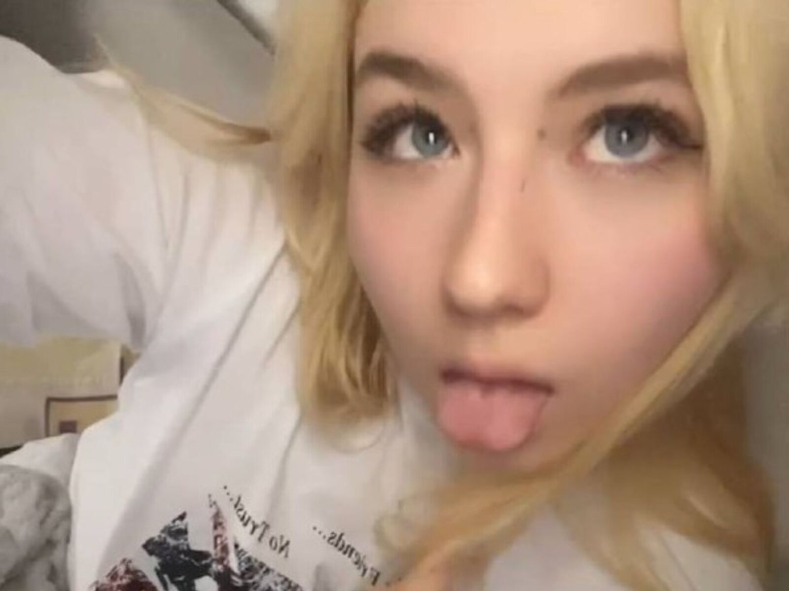 Live cam for YuetteStalford