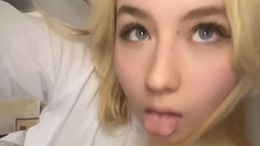 Live Sex Chat with YuetteStalford