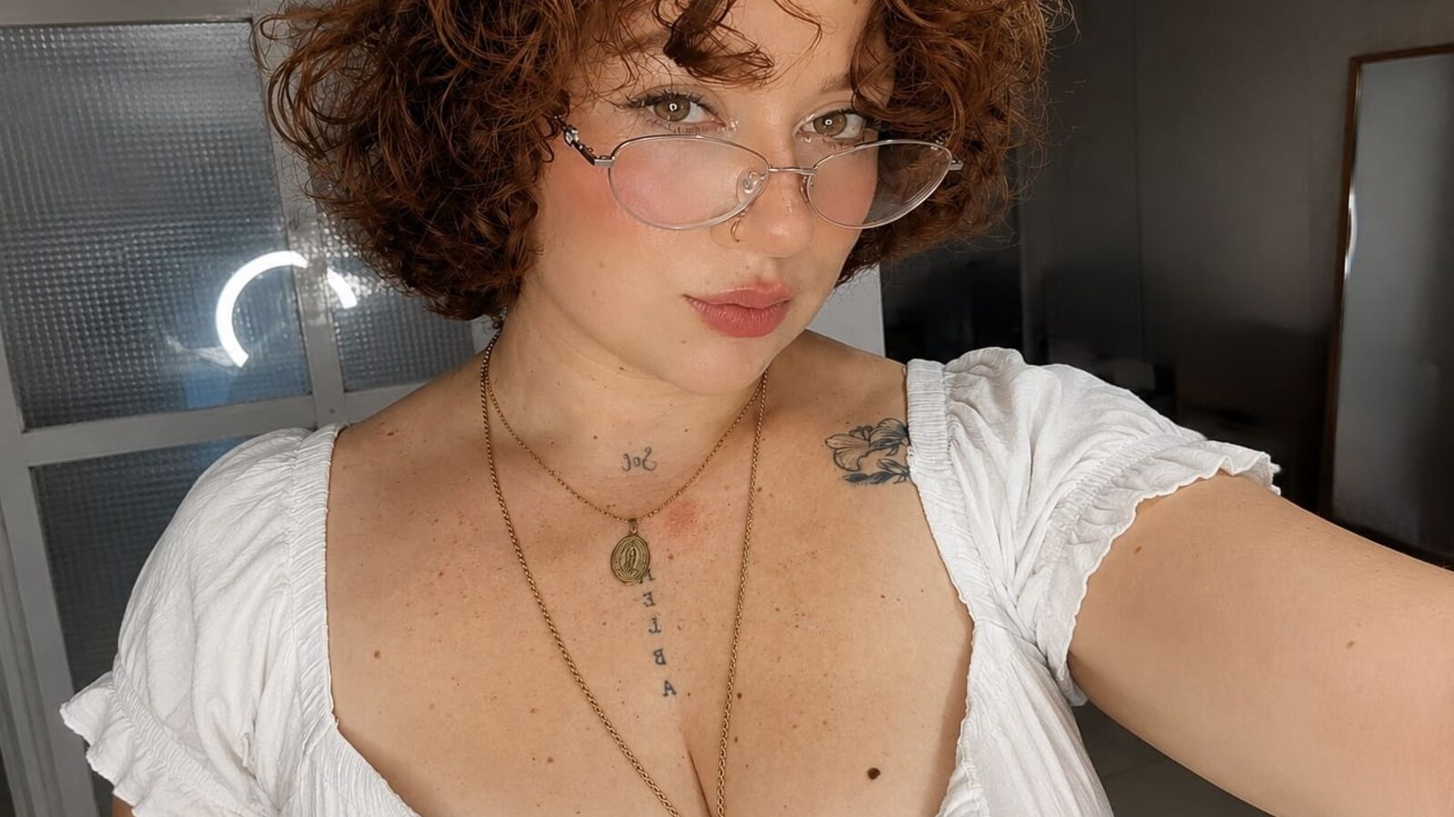 ValeshkaRouge erotic portrait