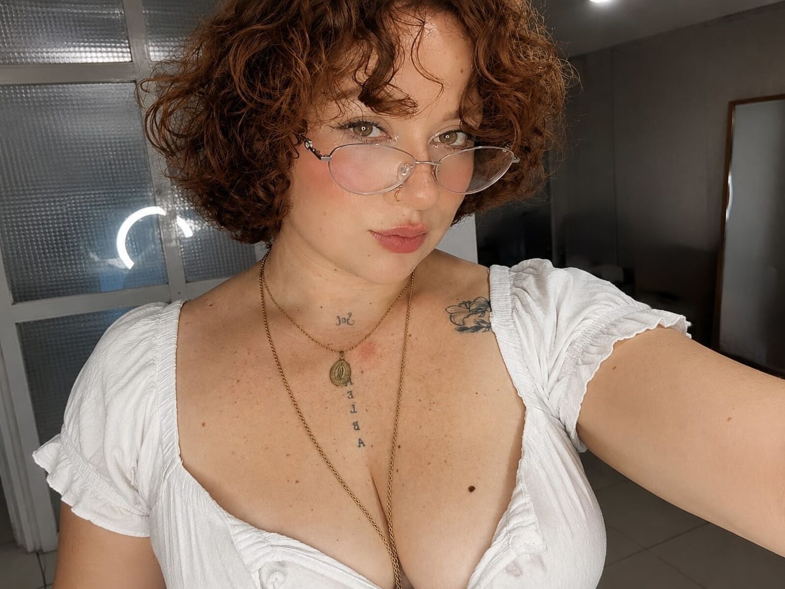 Live cam for ValeshkaRouge