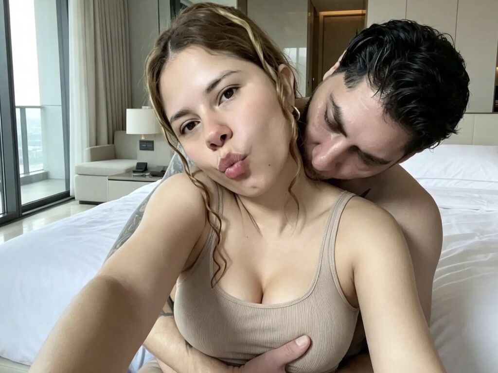EmilyCmich live couple webcam preview