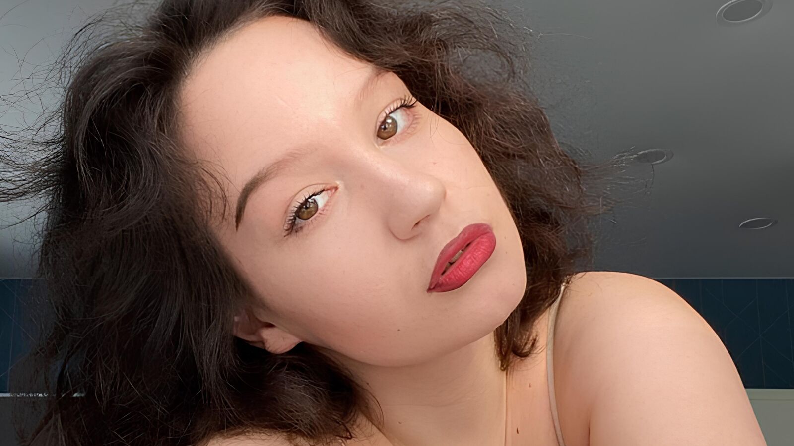 MilaJess glamour portrait