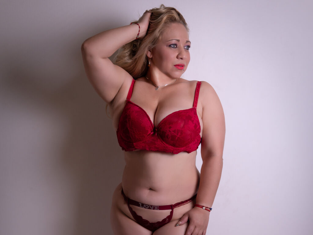 MarieRusso mature private show profile