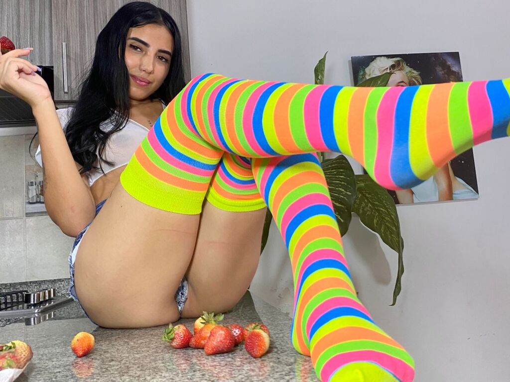 AlannaRodriges horny fetish webcam