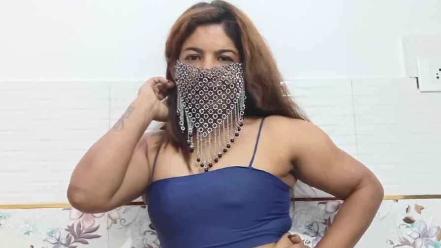Watch RiyaSaxena live on Cam Plug