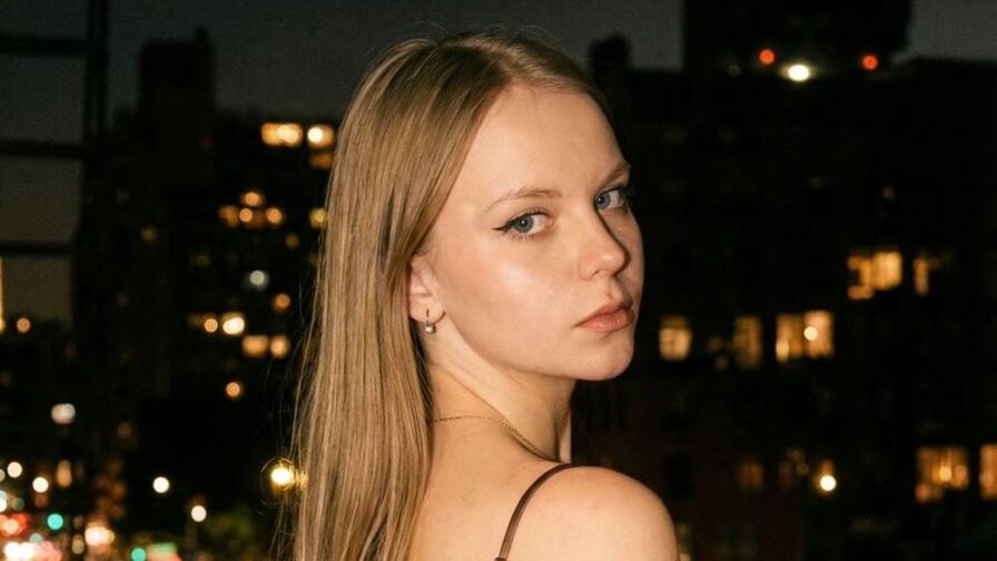 Watch SophiePeachy live on Ultra Erotica