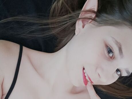 Chat with TinishaDubbert