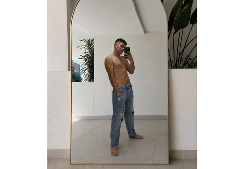 Chat with EithanGomez
