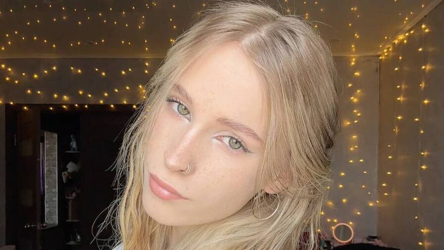 Engage with AmilySunray Live